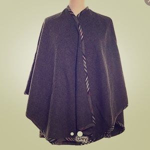 V. FRAAS Classic Plaid Trim Rounded Ruana